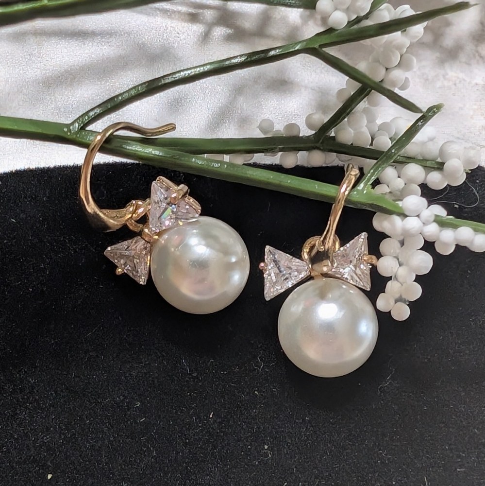 Swarovski Crystals Elegant Imitation Pearl and Goldtone Earrings NWOT